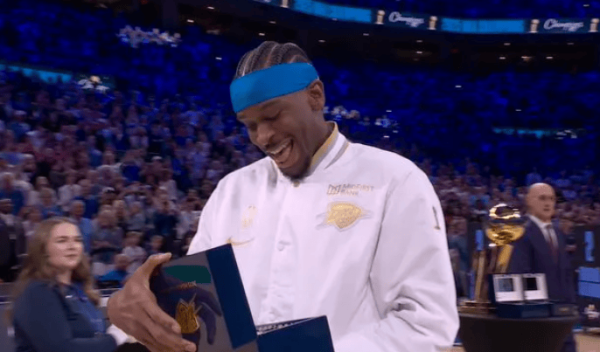 悦配资 亚历山大: 当我看到冠军旗帜缓缓升起这很酷, 我会终生难忘